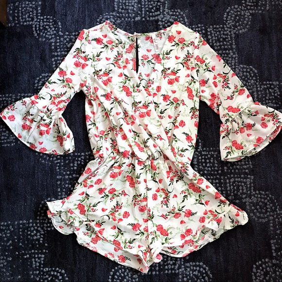 🌺 OFF-WHITE PINK RED GREEN FLORAL ROMPER! - Picture 4 of 7